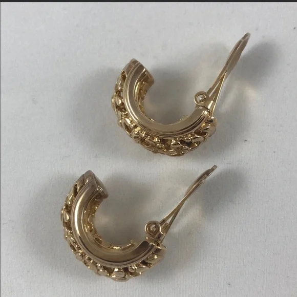 John Medeiros Classic Clip On Style Statement Earrings NWT - Picture 3 of 3